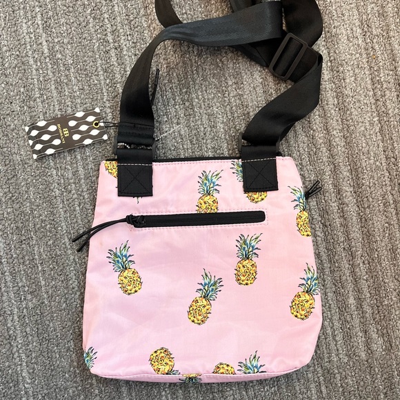 Last chance…Pink Pineapple Crossbody Bag Purse New - Picture 3 of 7